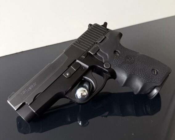 Sig Sauer P228 – Bild 2